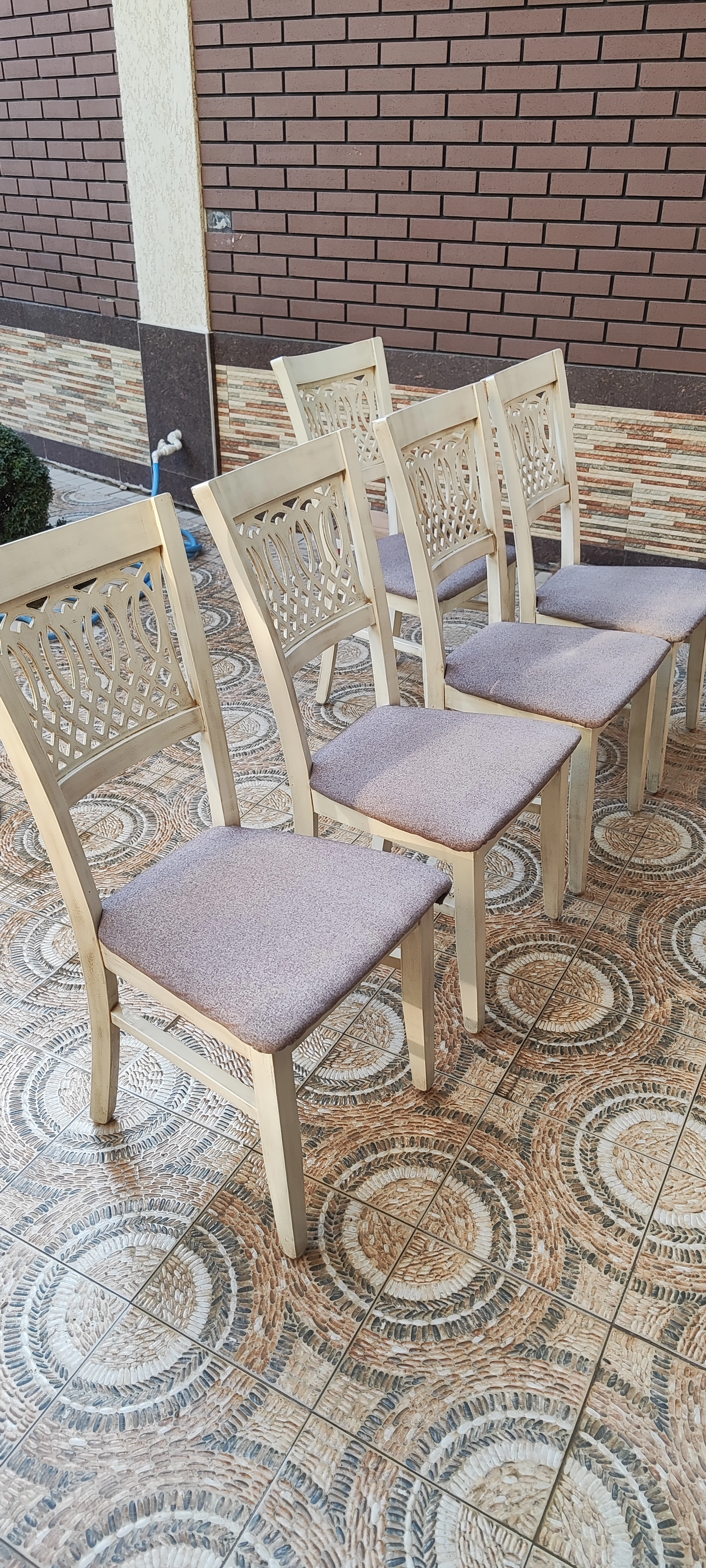 Стул после химчистки — чистая обивка, пятна удалены